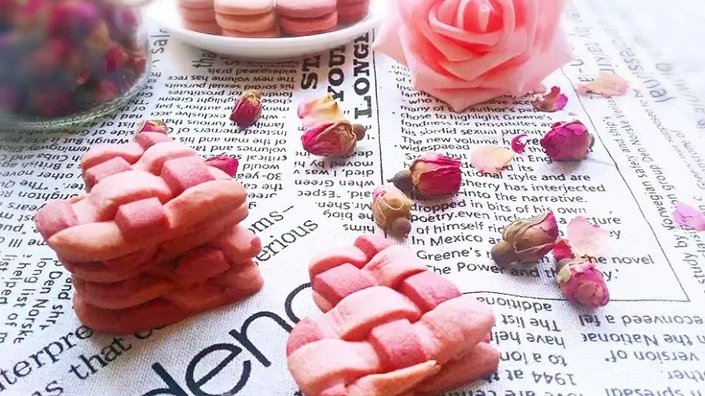 Heart Weave Cookies Recipe: Easy Valentine’s Day Treat with Pink & Red Hearts – Perfect DIY Gift!