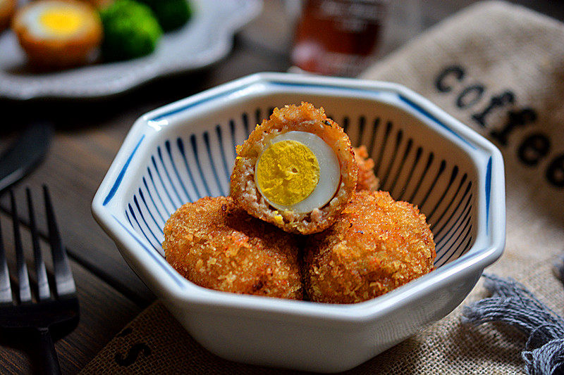 Scotch Eggs Recipe: How to Make Crispy, Cheesy Quail Egg Scotch Eggs at Home