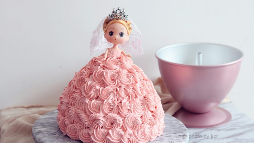 Barbie Doll Cake Recipe: Easy Step-by-Step Guide for Beginners (No Fancy Smoothing Skills Needed!) Barbie Doll Cake Recipe: Easy Step-by-Step Guide for Beginners (No Fancy Smoothing Skills Needed!)