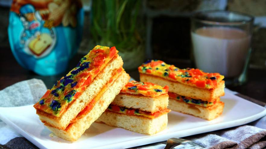 Delicious Peanut Butter Sandwich Recipe: Easy Breakfast Idea with Egg & Ham