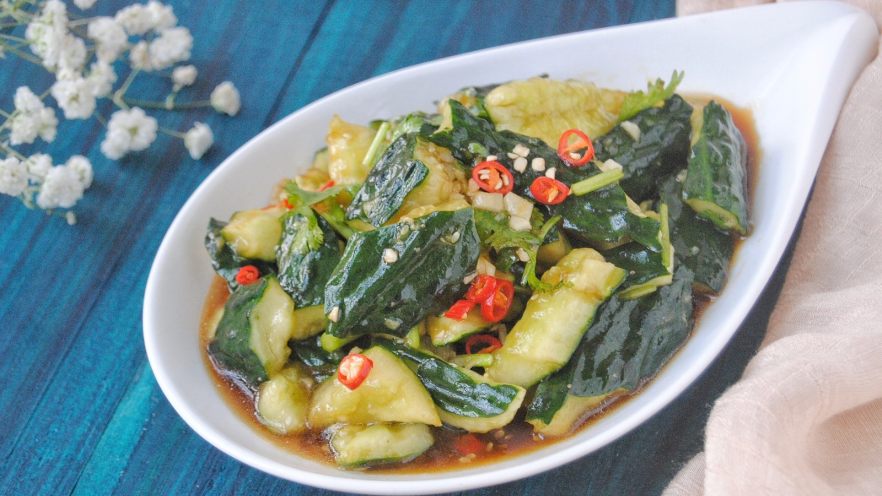 Smashed Cucumber Salad Recipe – Easy Chinese Street Food Staple with Crunchy Flair