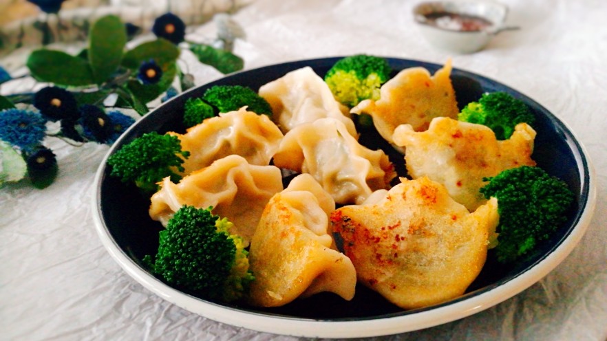 Electric Rice Cooker Pork and Chives Potstickers: Easy Lazy-Day Recipe