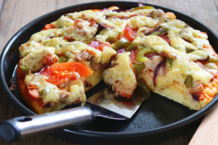 Homemade Chicken Sausage Pizza Recipe: A Garlicky, Cheesy Delight You’ll Obsess Over