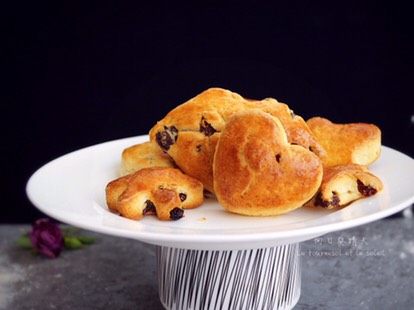 Black Raisin Scones: Easy Homemade Recipe for Flaky, Buttery Treats (Perfect for Afternoon Tea)