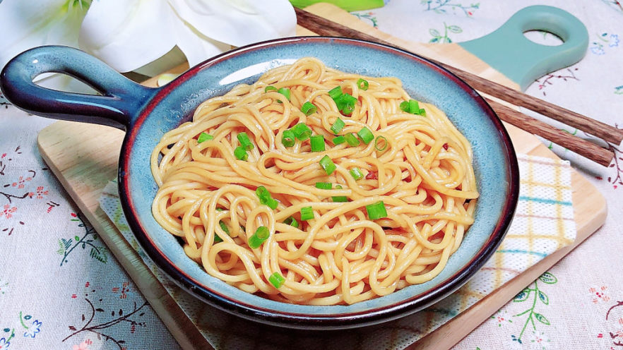 Huang Lei’s Easy Lard Noodles Recipe – 10-Minute Chinese Comfort Food