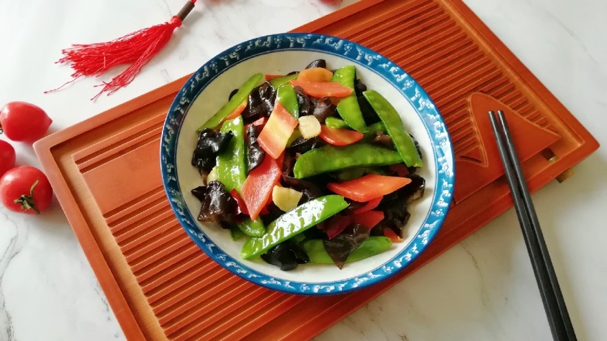Quick and Fresh Snow Pea Stir-Fry: A 10-Minute Post-Holiday Cleanse Recipe Quick and Fresh Snow Pea Stir-Fry: A 10-Minute Post-Holiday Cleanse Recipe
